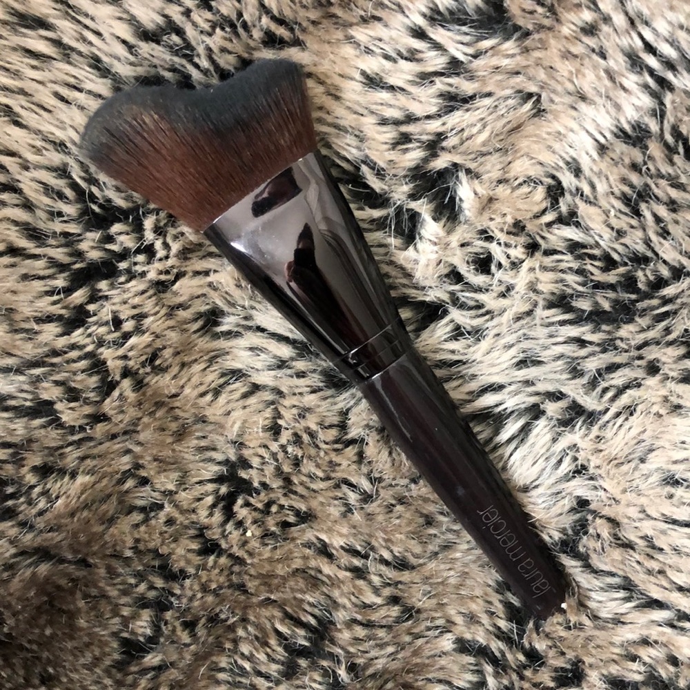 Laura Mercier glow powder contouring face brush